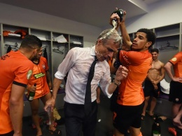 Победные эмоции: как футболисты Шахтера праздновали чемпионство (фото, видео)