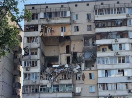Взрыв многоэтажки в Киеве: спасатели достали из-под завалов человека