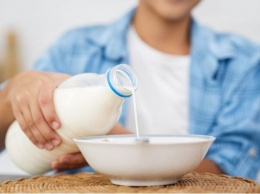 Забудьте о нем: назван самый вредный для детей молочный напиток