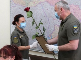 Командующий ОС поздравил военных врачей с Днем медработника