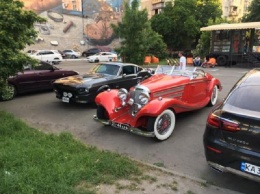 В Украине заметили уникальный довоенный родстер Mercedes