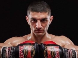 Украинский боксер Далакян получил право на объединительный бой