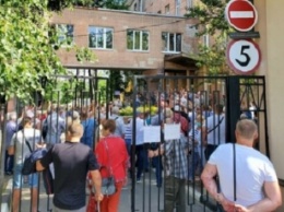 «Нью-Санжары»: в Харькове взбунтовались из-за зараженных вирусом, кадры