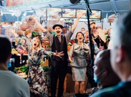 Киевские оперные певцы начали выступать на рынках (видео)