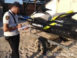 Незаконный пляжный бизнес: в Кирилловке у девушки изъяли гидроцикл (ФОТО)