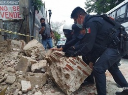 В Мексике выросло число жертв мощного землетрясения