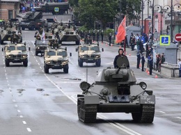 В Москве проходит парад Победы, к Путину почти никто не приехал