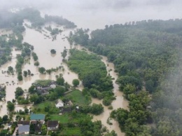 Затопило дома и сорвало дамбу: последствия наводнения на Буковине