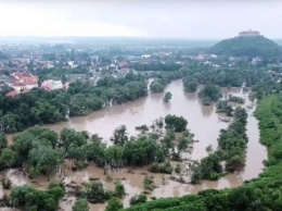 Паводок в Закарпатской области: Спасатели откачивают воду, ситуация стабилизирована