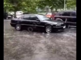 Прячьте машины: на Одессу обрушился мощный град, видео