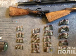 Земляк Зеленского купил гараж и обнаружил в нем арсенал гранат, пистолетов и патронов. Фото