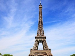 Эйфелева башня вновь открыта для туристов