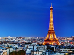 В Парижа вновь открыли Эйфелеву башню. Из-за пандемии она три месяца была закрыта для посетителей