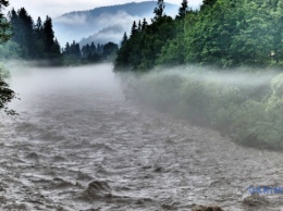 Река Черемош разрушает еще одну дамбу - может снова затопить несколько сел