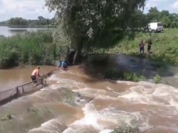 На Одесскую область идет большая вода с запада страны: перекрывают дорогу на Рени