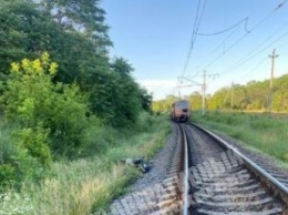 В Днепре поезд сбил коляску с полуторагодовалой девочкой: подробности (фото)