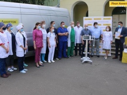 В июне Фонд Рината Ахметова передал 15 современных аппаратов ИВЛ больницам Донбасса