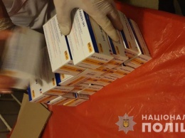 На Днепропетровщине по подозрению в сбыте препаратов заместительной терапии полицейские разоблачили группу медиков