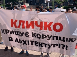 Активисты требовали от Кличко устранить Комарницкого, Свистунова и Тация от теневых потоков в столице