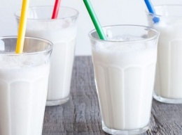Пять рецептов молочных коктейлей для лета - с колой, клубникой, кофе, с мороженым и без