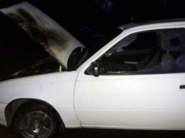 В Днепре на Тополе-2 загорелся автомобиль: фото