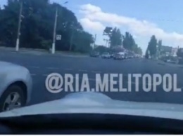 В Мелитополе в километровых пробках водители бьют автомобили ( видео)