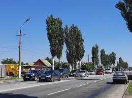 Мелитопольским водителям, желающим проехать по Ломоносова придется постоять в пробке(ФОТО, ВИДЕО)