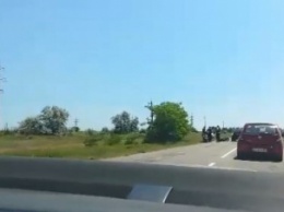 На въезде в Кирилловку лобовое ДТП с участием мотоцикла (видео)