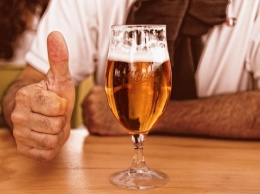 Пиво спасет от слабоумия: ученые назвали новое свойство популярного напитка