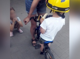 В Днепре трехлетний мальчик застрял ногой в велосипеде: пришлось вызывать спасателей
