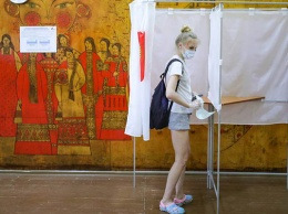 За путинские поправки к конституции голосуют три четверти россиян