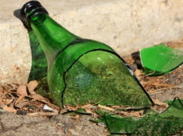 В Днепре - ЧП: мужчина вспорол себе живот разбитой бутылкой