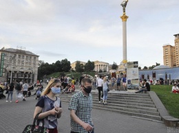 Украинцы забыли о карантине: как прошли выходные в разных уголках страны (видео)