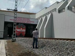 Оккупанты запустили движение грузовых поездов на Крымском мосту (фото, видео)