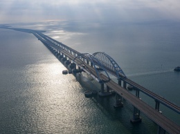 Россия запустила грузовые поезда по Крымскому мосту