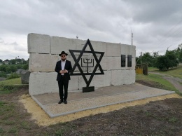 В Украине открыли первый памятник жертвам еврейских погромов (фото)