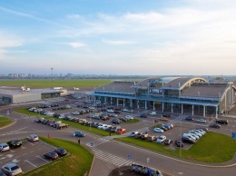 В киевском аэропорту - массовые увольнения