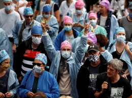 Французские медики протестуют: "Вчера - герои, сегодня забыты"