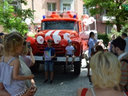В Николаевском детском городке «Сказка» открыли новый арт-объект "Пожарная автоцистерна" (ФОТО и ВИДЕО)