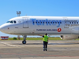 Одесский аэропорт возвращается к привычному ритму: прибыл первый посткарантинный рейс Turkish Airlines