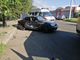 В Запорожье в районе "Славянского рынка" столкнулись Lanos и Volkswagen, - ФОТО