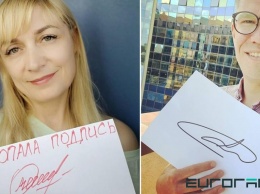 В Беларуси новый флешмоб - люди фотографируются с "пропавшими" подписями