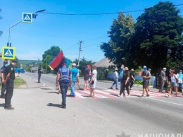 Пикетчики снова заблокировали трассу на Буковине