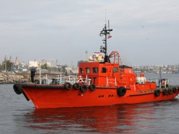В Одесской области экипаж лоцманского катера спас девушку, которую на надувном матраце вынесло в открытое море