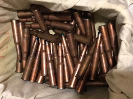 В Днепре у местного жителя "под матрасом" нашли пулеметную ленту, гранату и нож