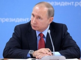 В России вступила в силу обновленная Конституция, которая обнуляет сроки Путина