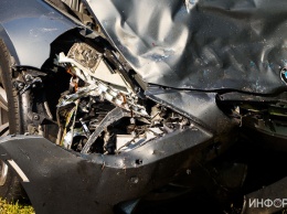 В Днепре на Космической лоб в лоб столкнулись BMW и Mazda: родственники пострадавшей ищут свидетелей