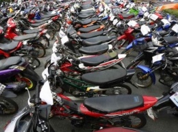 Форсаж в Бангкоке: полиция изьяла несколько тысяч мопедов