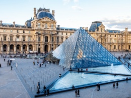 Лувр возобновляет работу спустя четыре месяца после закрытия