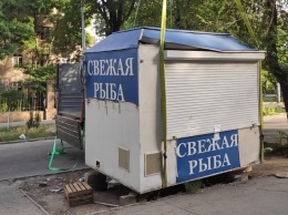 В центре Запорожья демонтировали незаконный киоск, - ФОТО